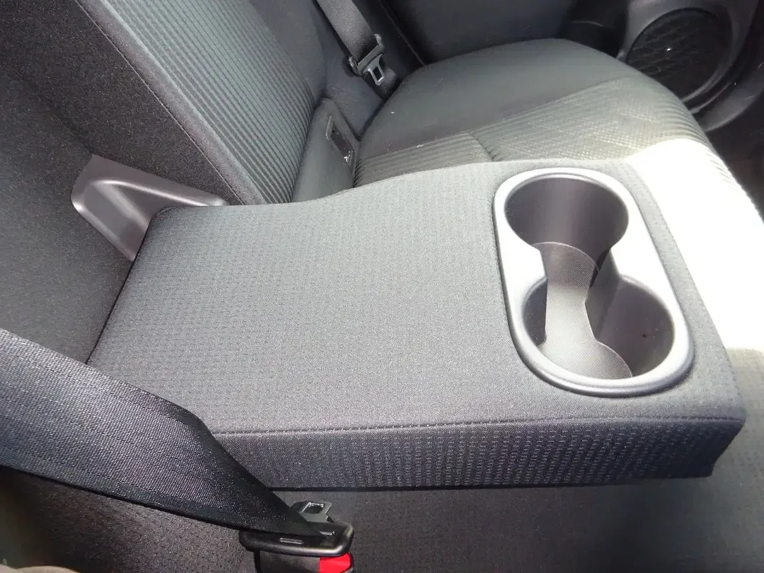 Toyota Prius - Thumbnail 13
