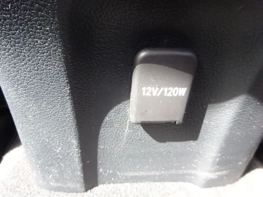 Toyota Prius - Thumbnail 14