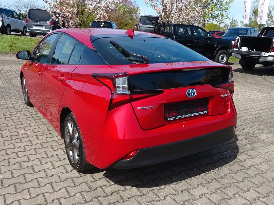 Toyota Prius - Thumbnail 3