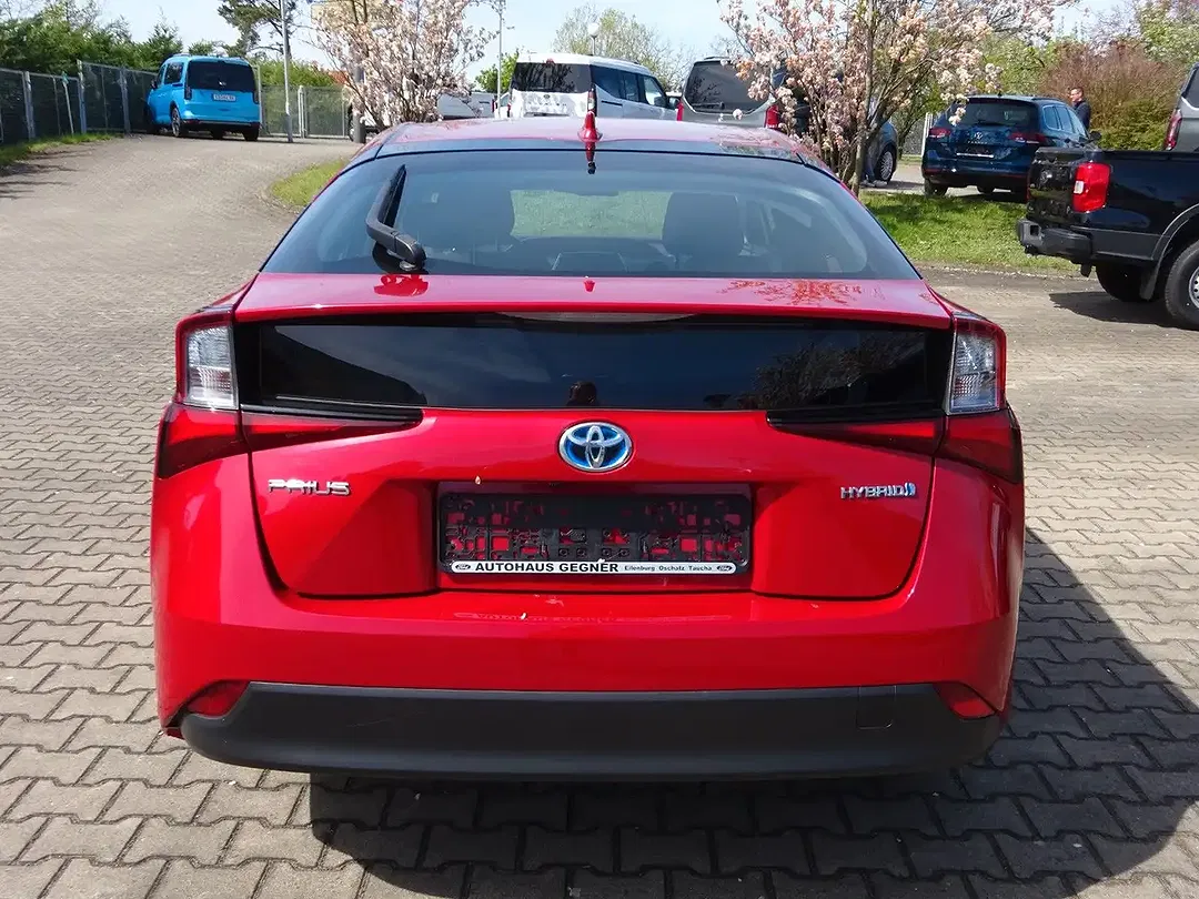 Toyota Prius - Thumbnail 4