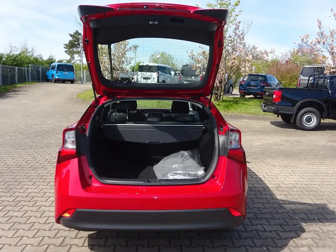 Toyota Prius - Thumbnail 5