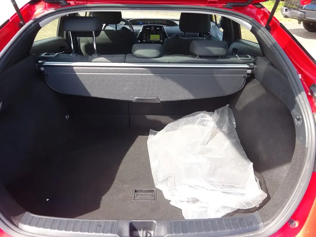 Toyota Prius - Thumbnail 6