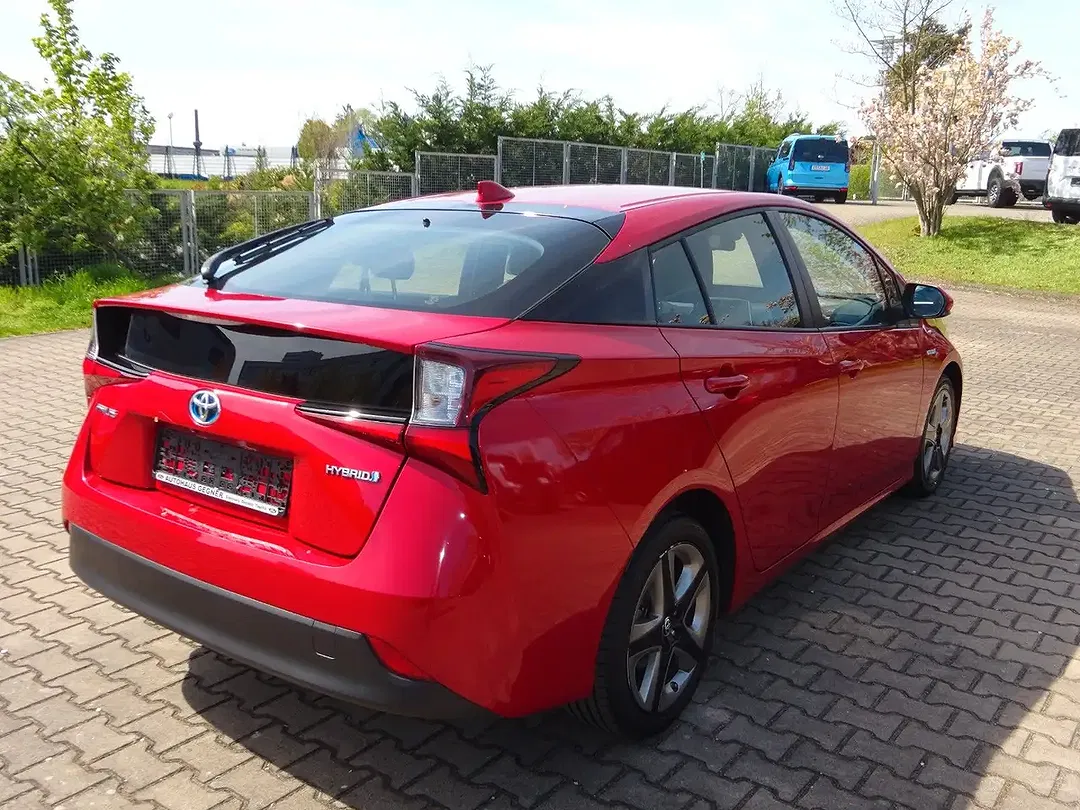 Toyota Prius - Thumbnail 7