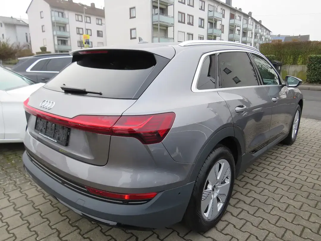 Audi e-tron - Thumbnail 6