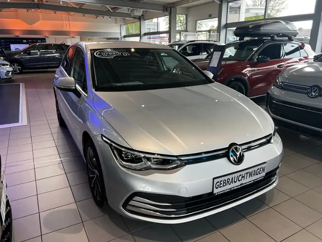 Volkswagen Golf - Thumbnail 2