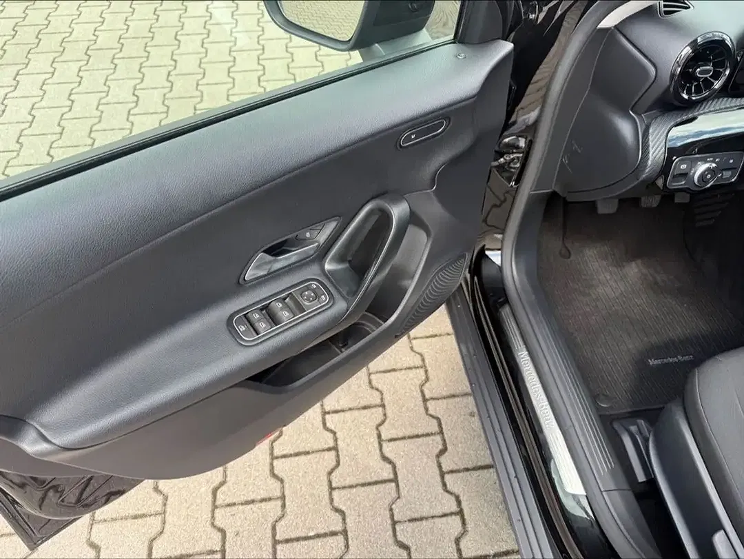 Mercedes-Benz A 180 - Thumbnail 12