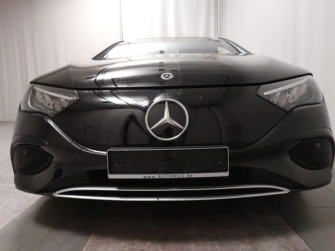 Mercedes-Benz EQE 300 - Thumbnail 9