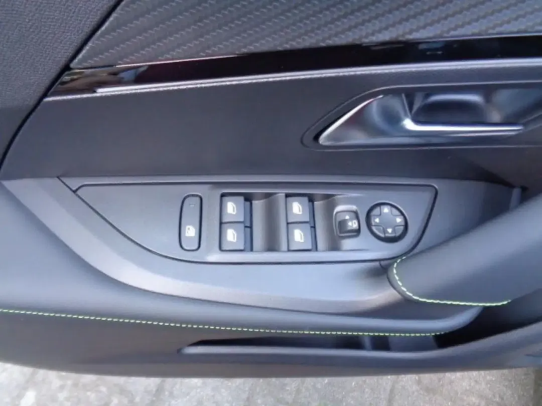 Peugeot 2008 - Thumbnail 10