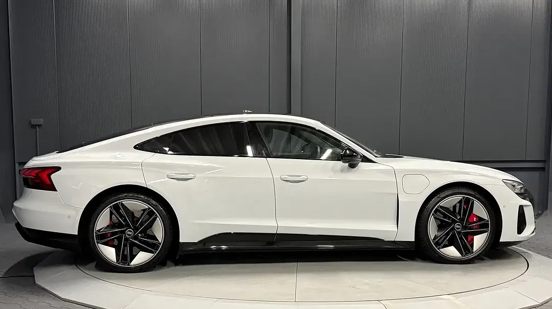 Audi RS e-tron GT - Thumbnail 9