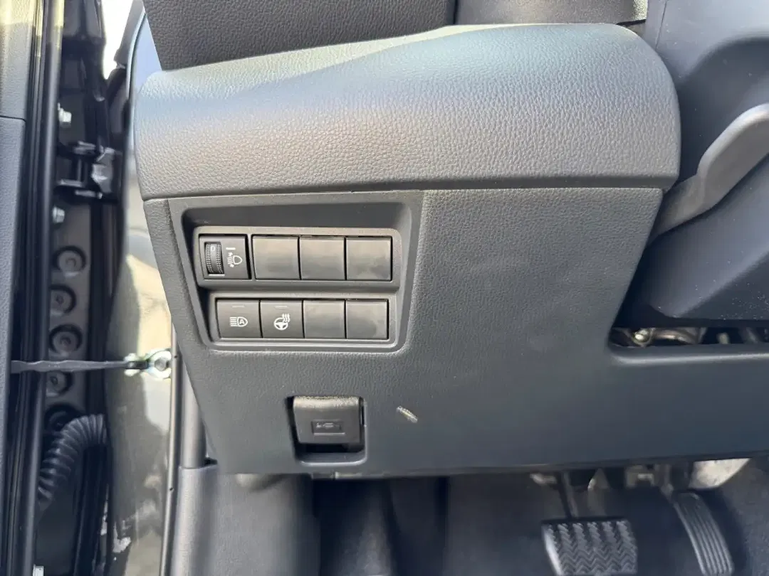 Toyota Yaris - Thumbnail 11