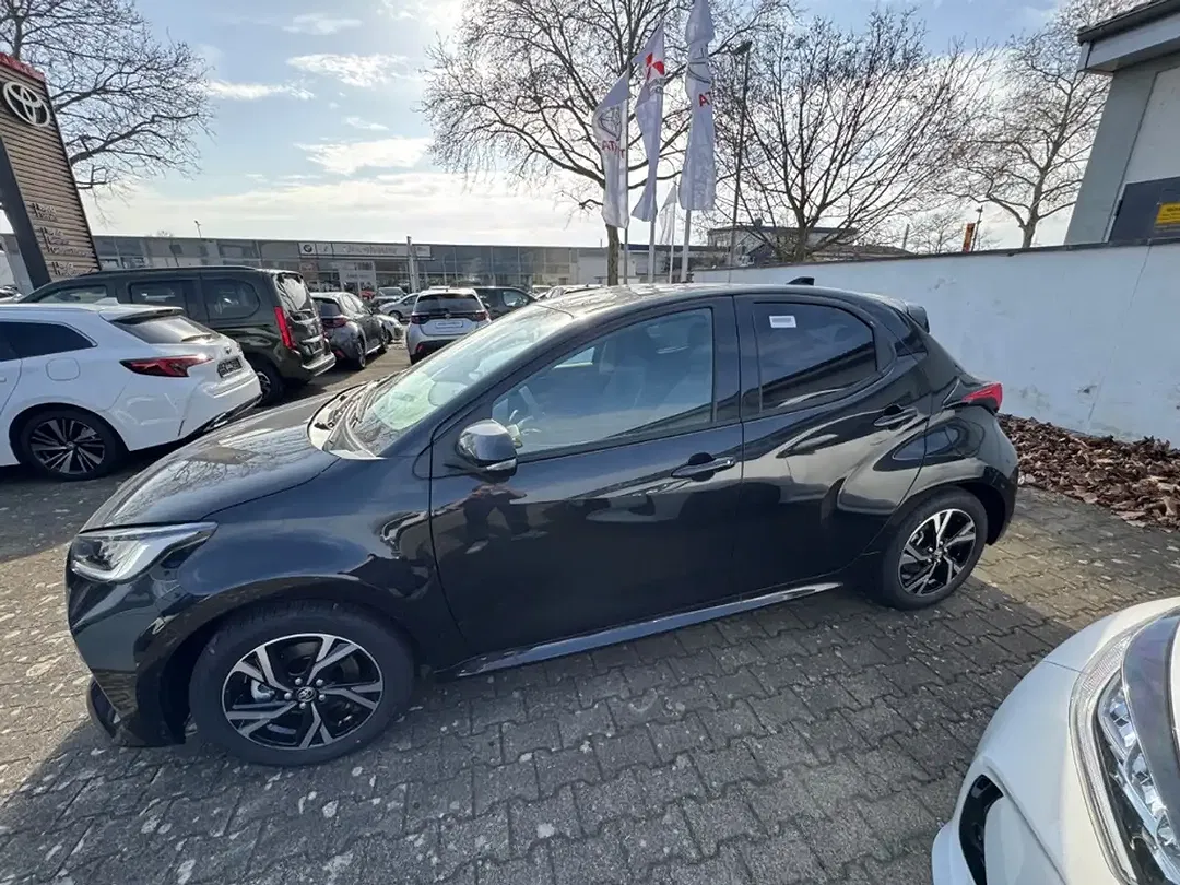 Toyota Yaris - Thumbnail 3