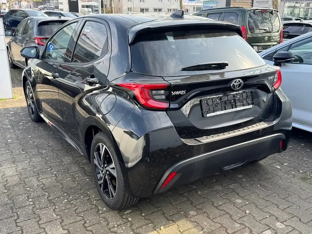 Toyota Yaris - Thumbnail 4