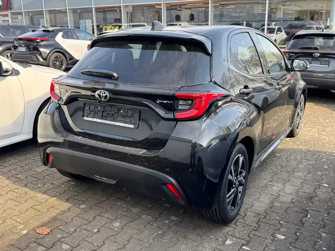 Toyota Yaris - Thumbnail 5