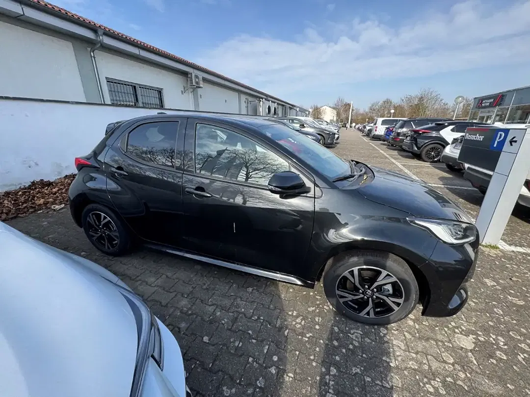Toyota Yaris - Thumbnail 6