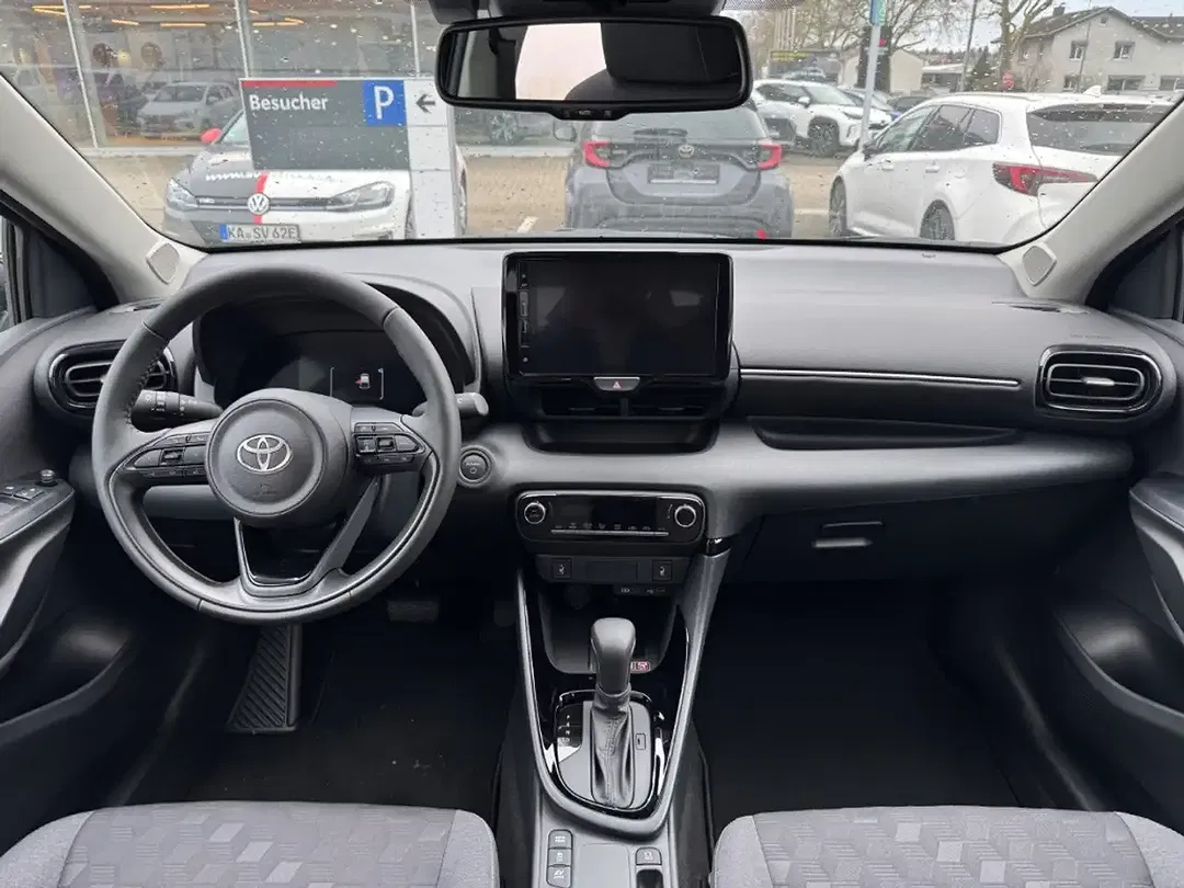 Toyota Yaris - Thumbnail 8