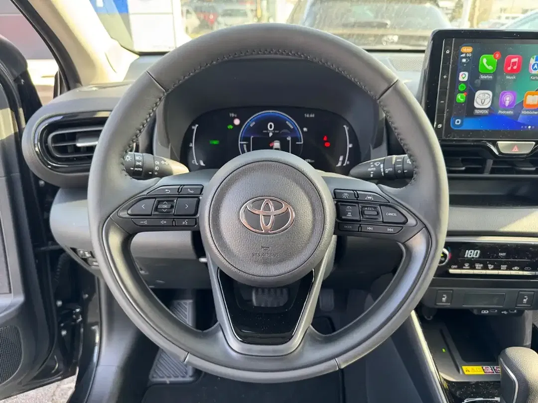 Toyota Yaris - Thumbnail 9
