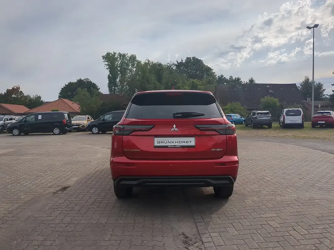 Mitsubishi Outlander - Thumbnail 2