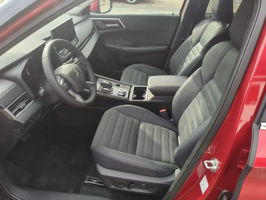 Mitsubishi Outlander - Thumbnail 5