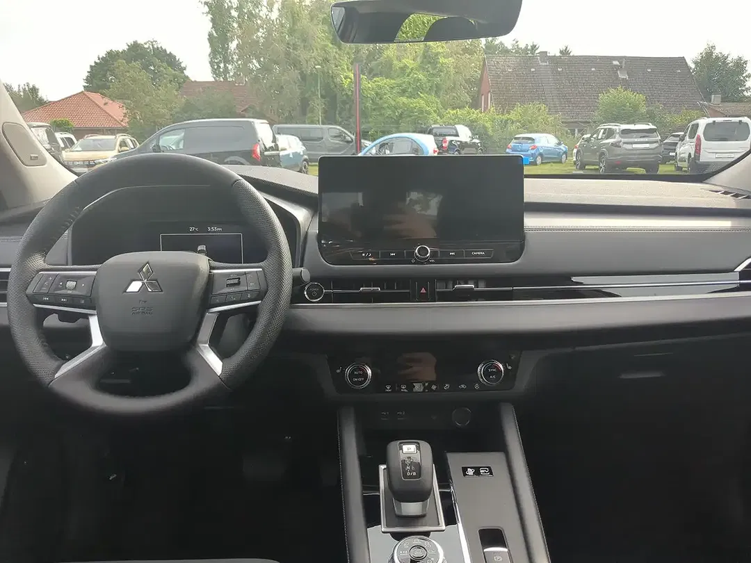 Mitsubishi Outlander - Thumbnail 6