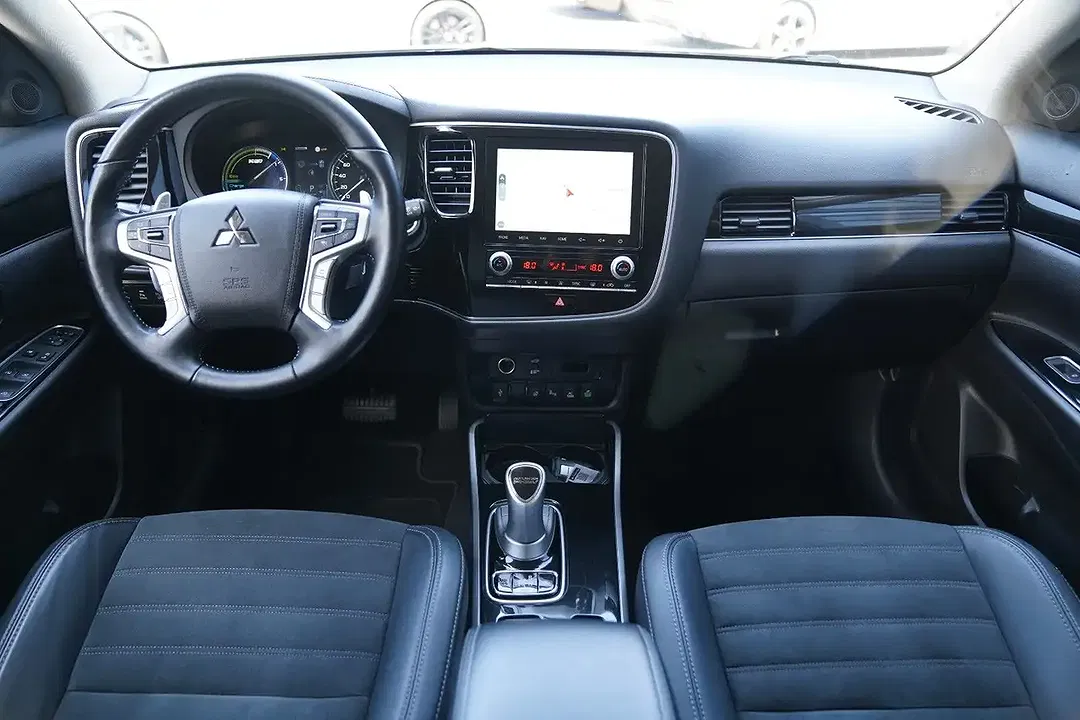 Mitsubishi Outlander - Thumbnail 11