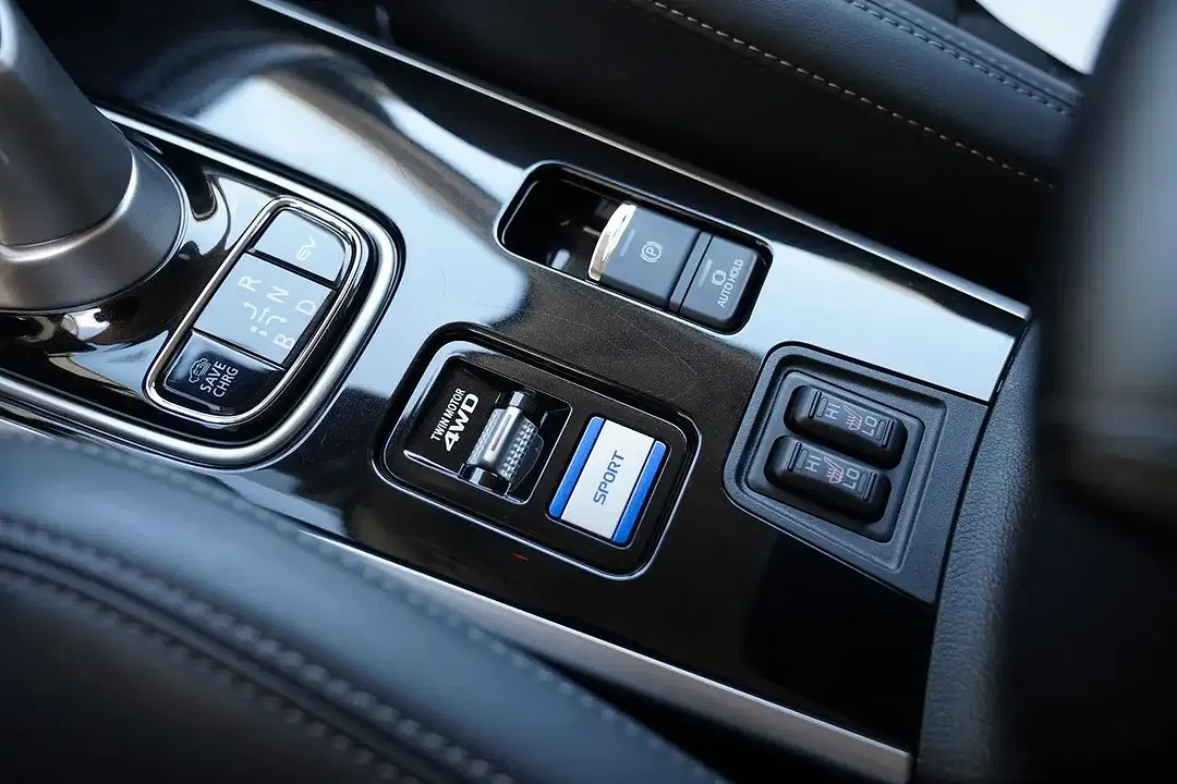 Mitsubishi Outlander - Thumbnail 15