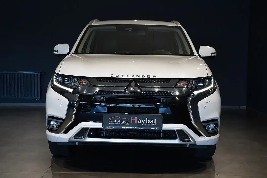 Mitsubishi Outlander - Thumbnail 2
