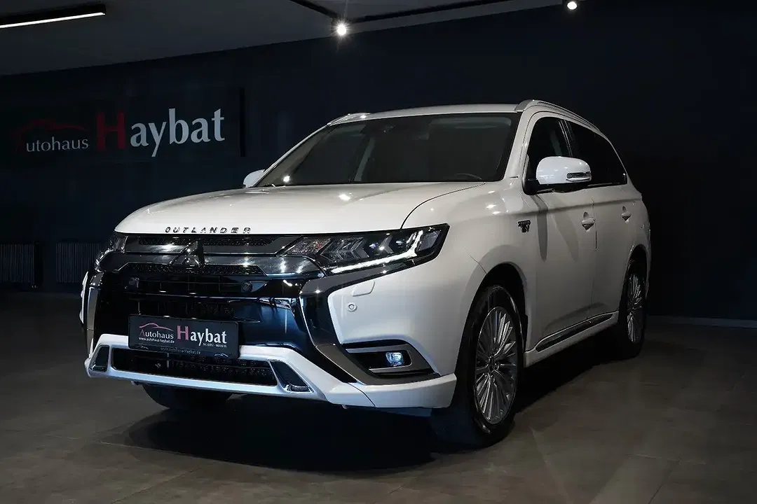 Mitsubishi Outlander - Thumbnail 3