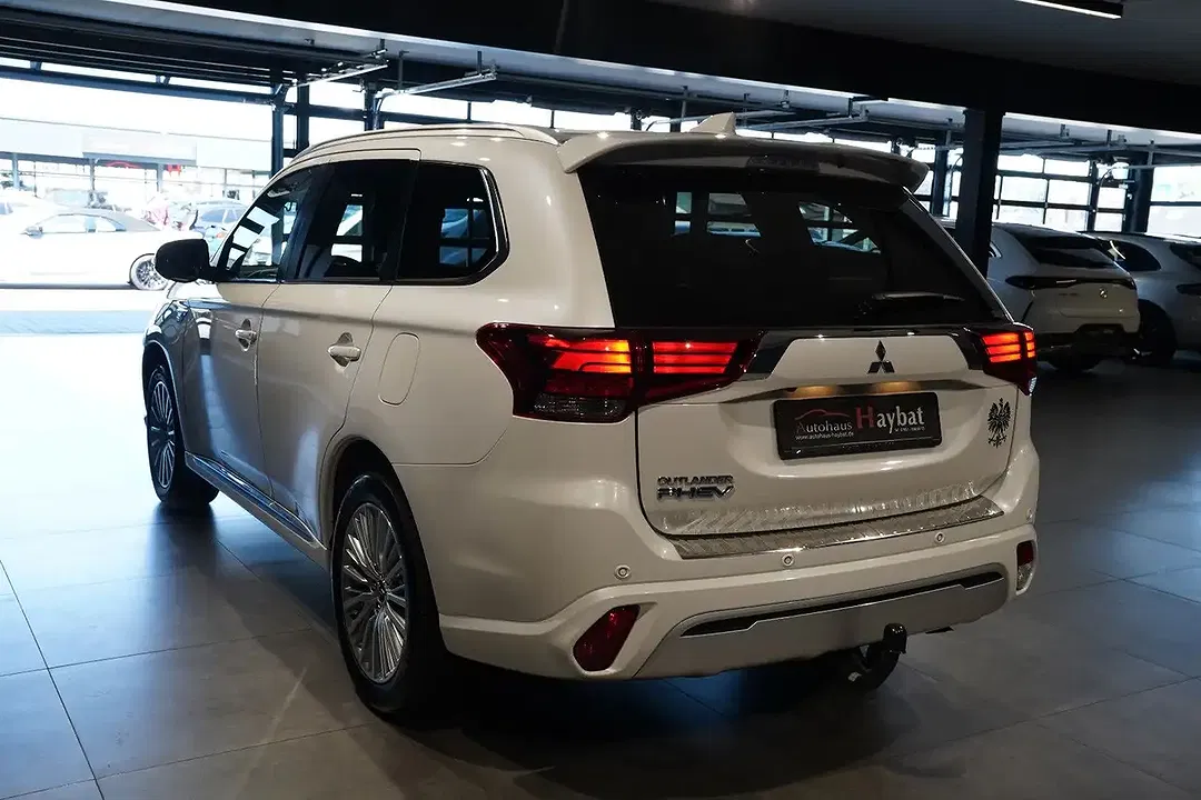 Mitsubishi Outlander - Thumbnail 4