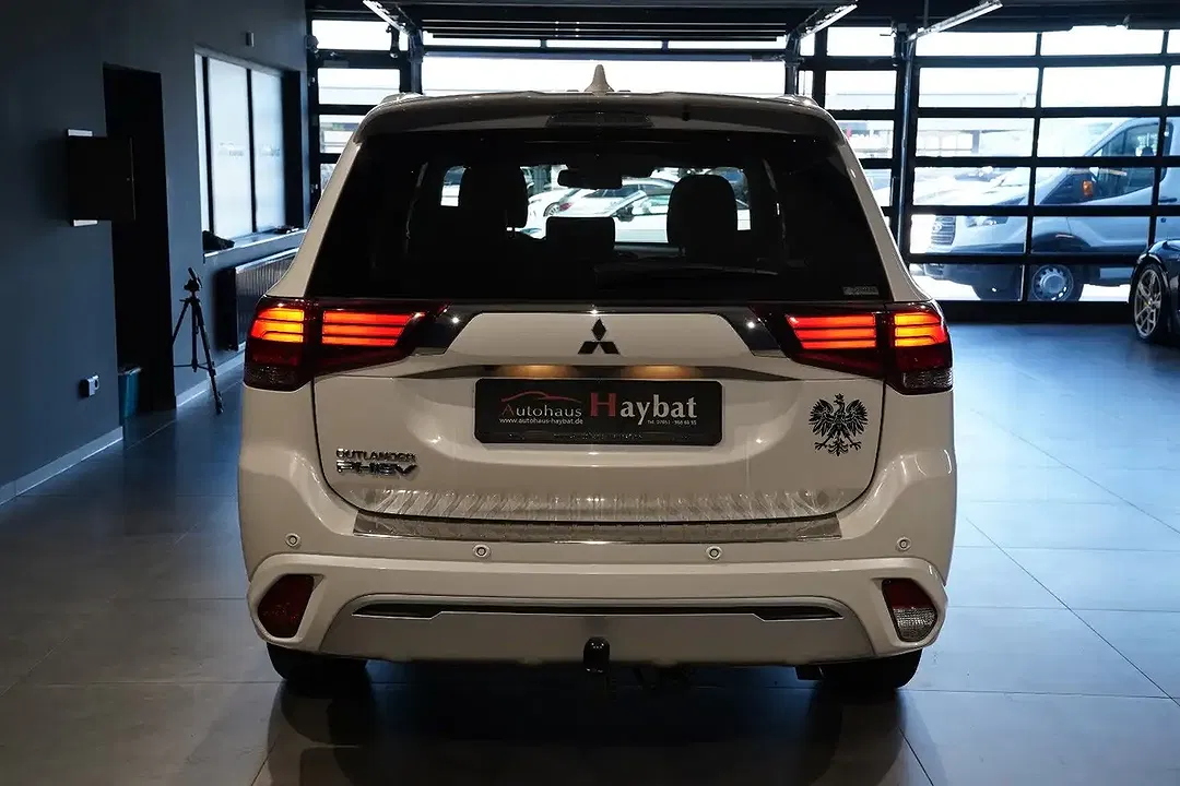 Mitsubishi Outlander - Thumbnail 5