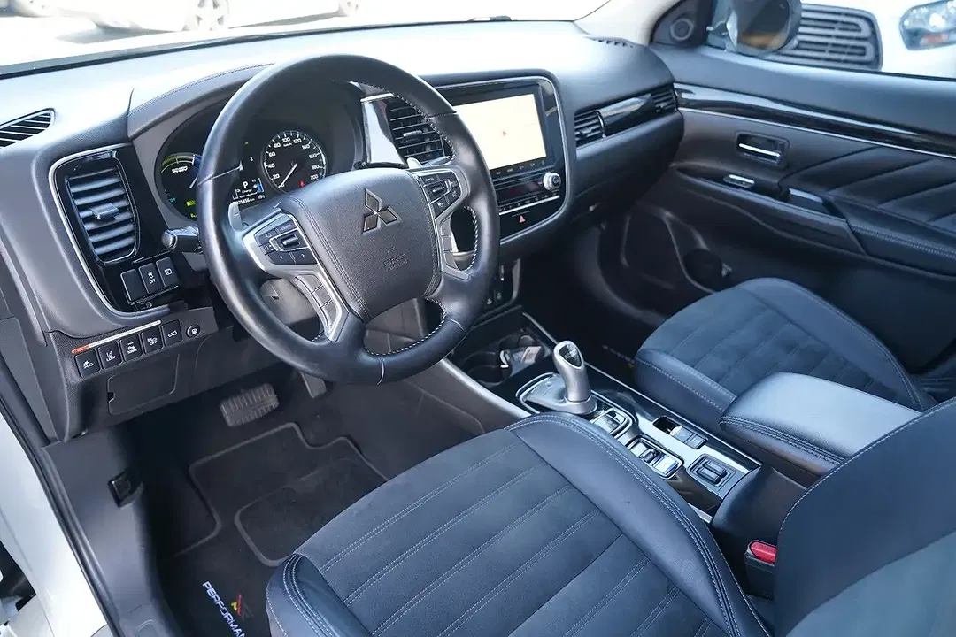 Mitsubishi Outlander - Thumbnail 7