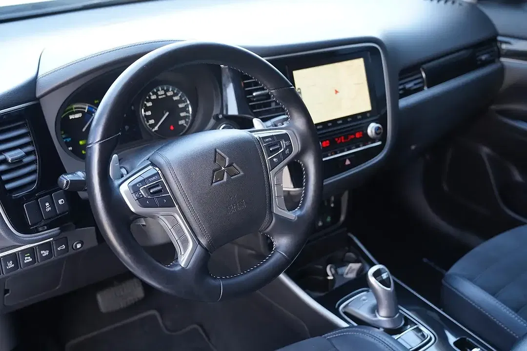 Mitsubishi Outlander - Thumbnail 8