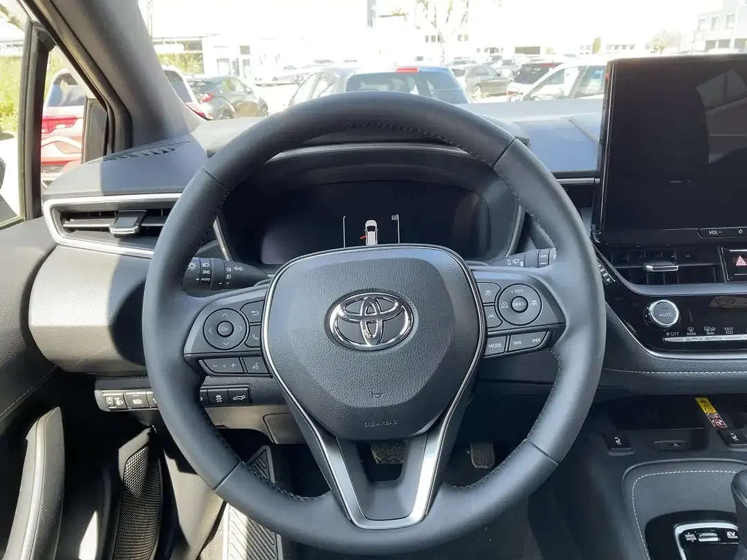 Toyota Corolla - Thumbnail 11