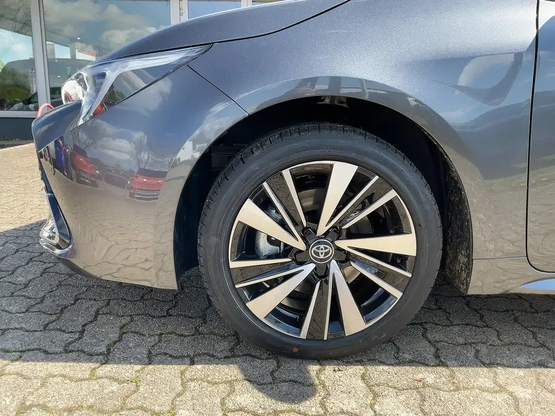 Toyota Corolla - Thumbnail 13
