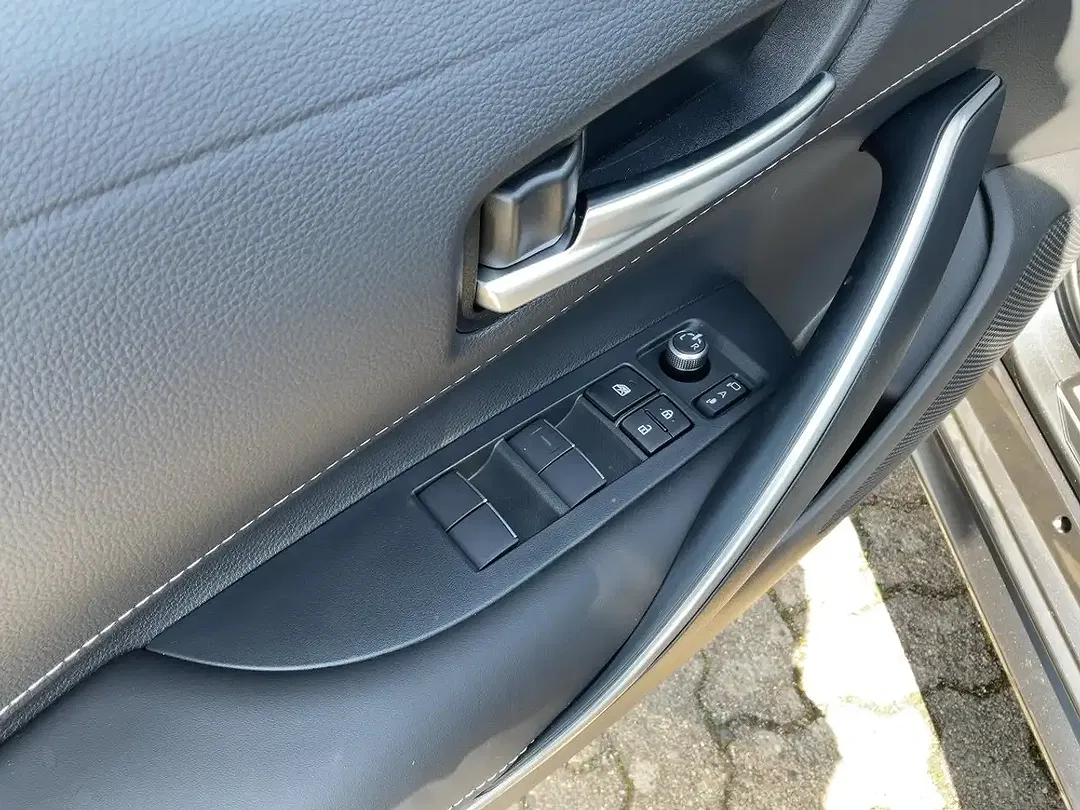 Toyota Corolla - Thumbnail 14