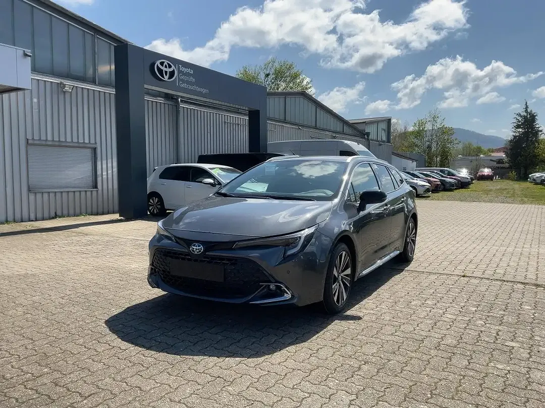 Toyota Corolla - Thumbnail 1