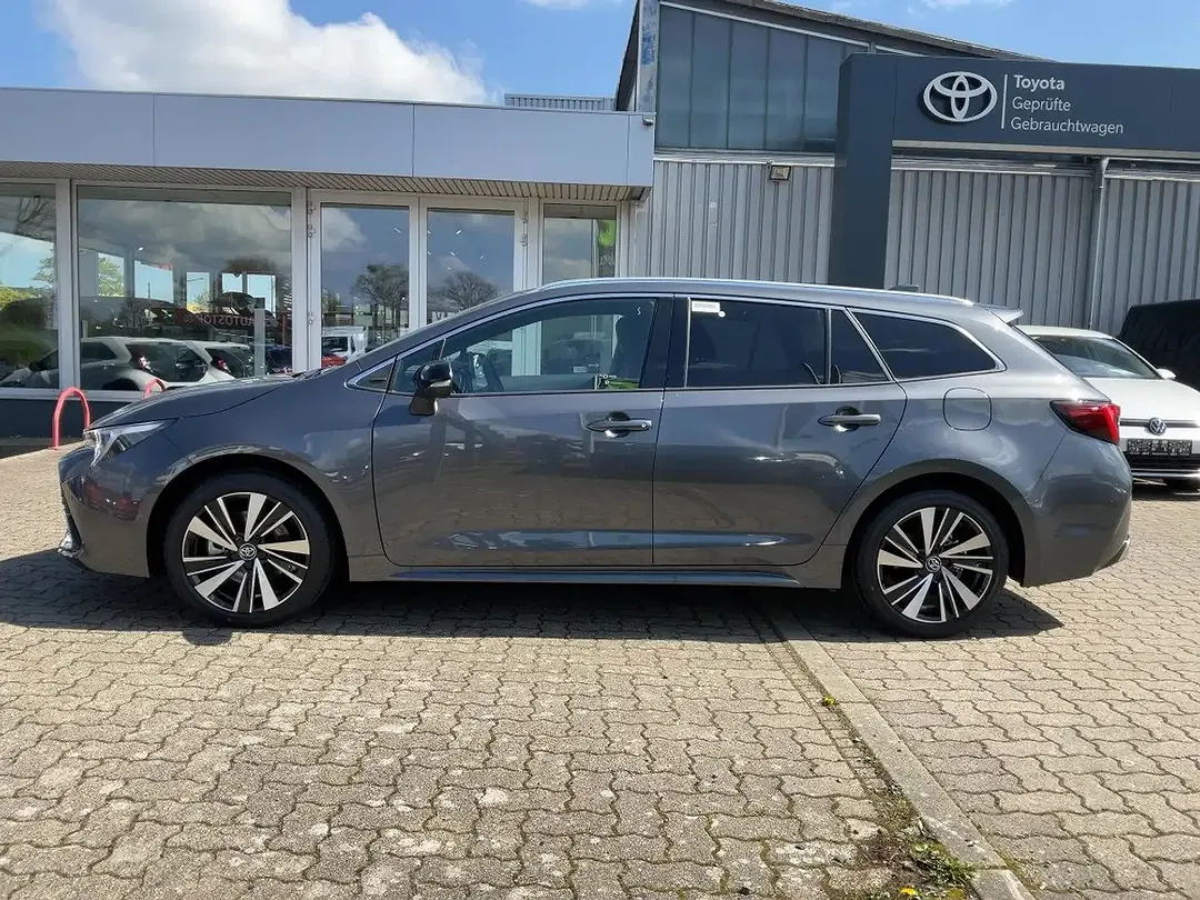 Toyota Corolla - Thumbnail 2