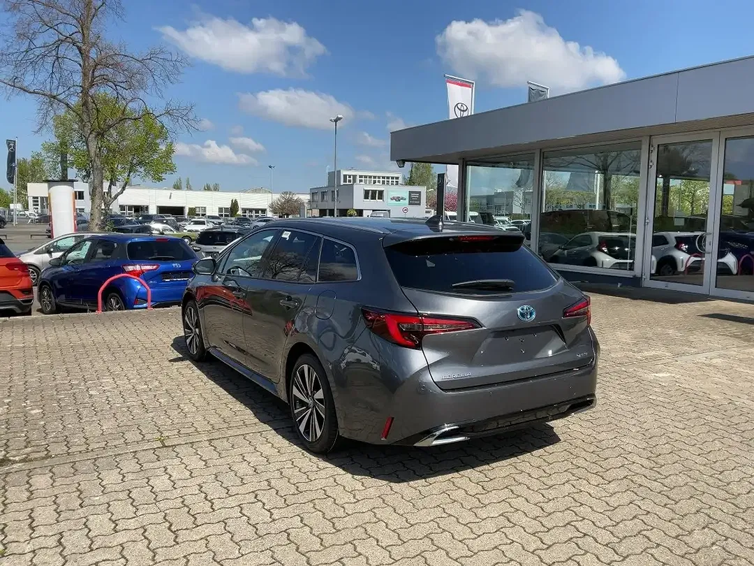 Toyota Corolla - Thumbnail 4