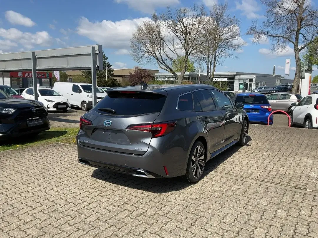 Toyota Corolla - Thumbnail 5