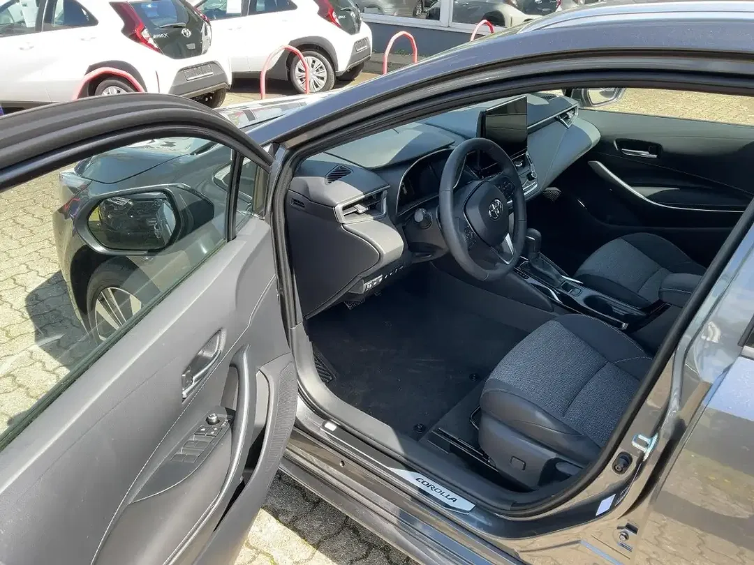 Toyota Corolla - Thumbnail 8
