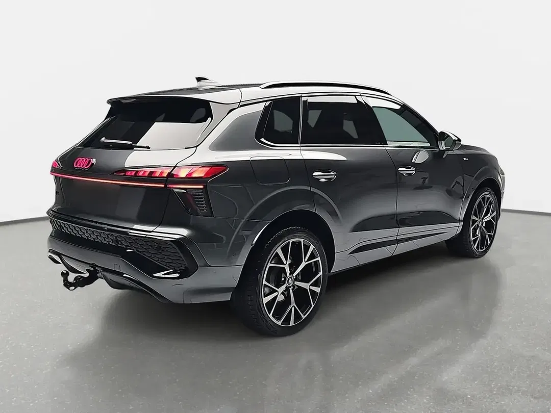 Audi Q3 - Thumbnail 3