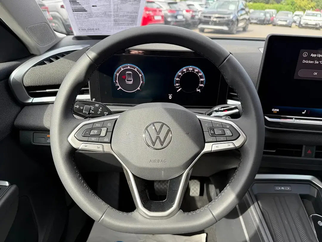 Volkswagen T-Roc - Thumbnail 13