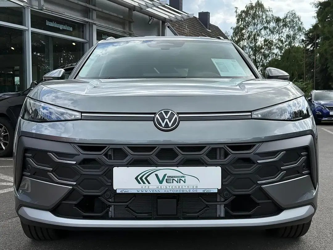 Volkswagen T-Roc - Thumbnail 3