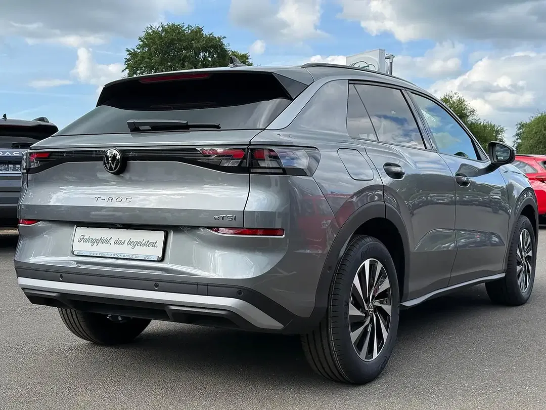 Volkswagen T-Roc - Thumbnail 5
