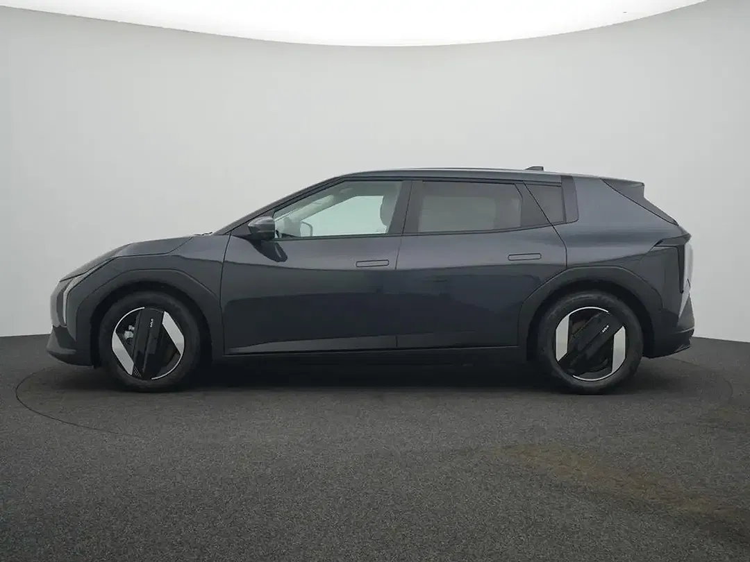Kia EV4 - Thumbnail 4