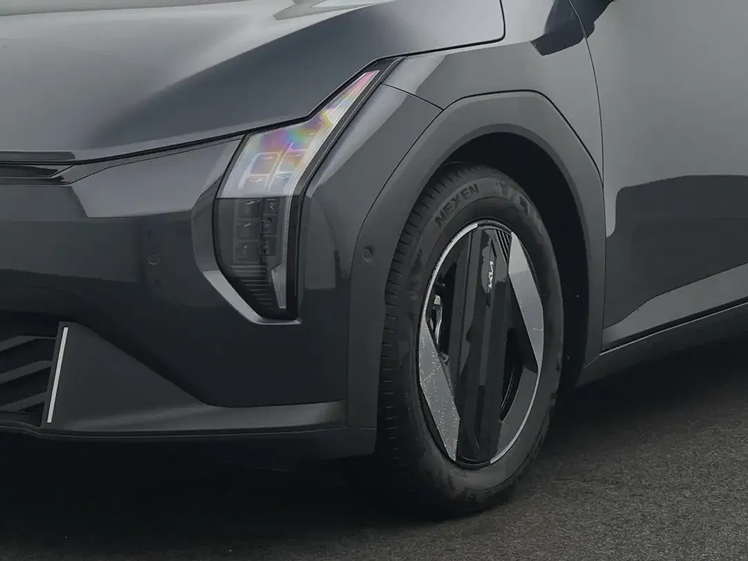 Kia EV4 - Thumbnail 7