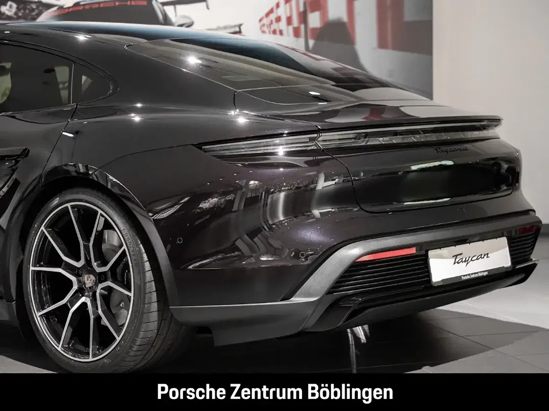 Porsche Taycan - Thumbnail 11