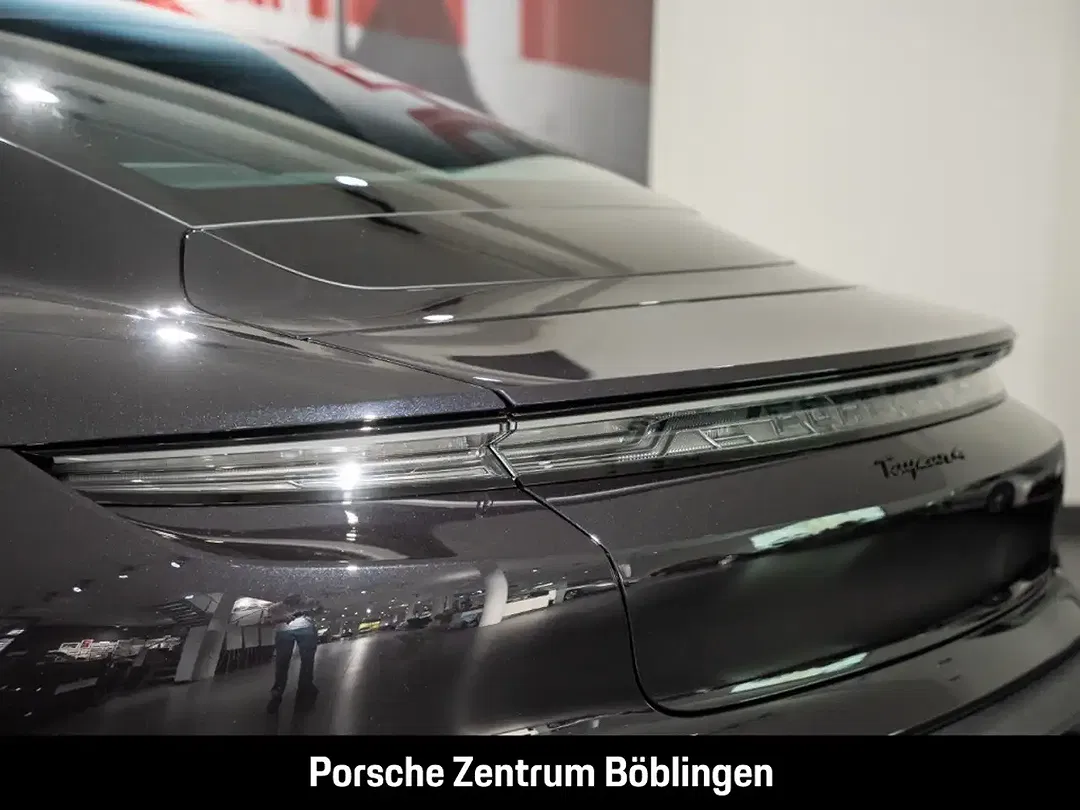 Porsche Taycan - Thumbnail 12