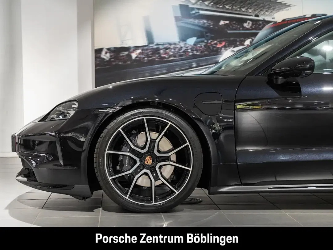 Porsche Taycan - Thumbnail 14