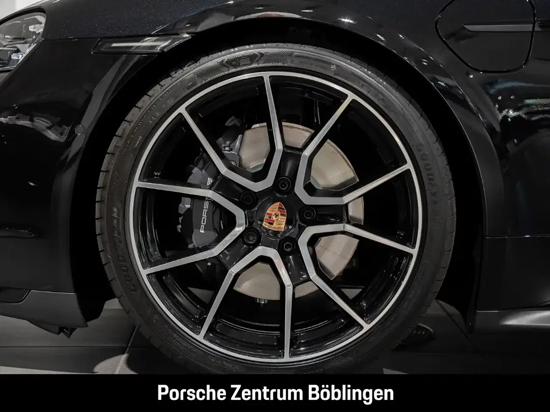 Porsche Taycan - Thumbnail 15