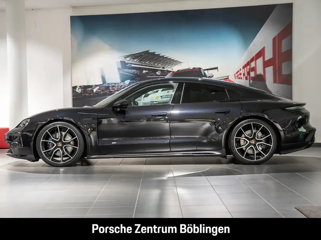 Porsche Taycan - Thumbnail 2